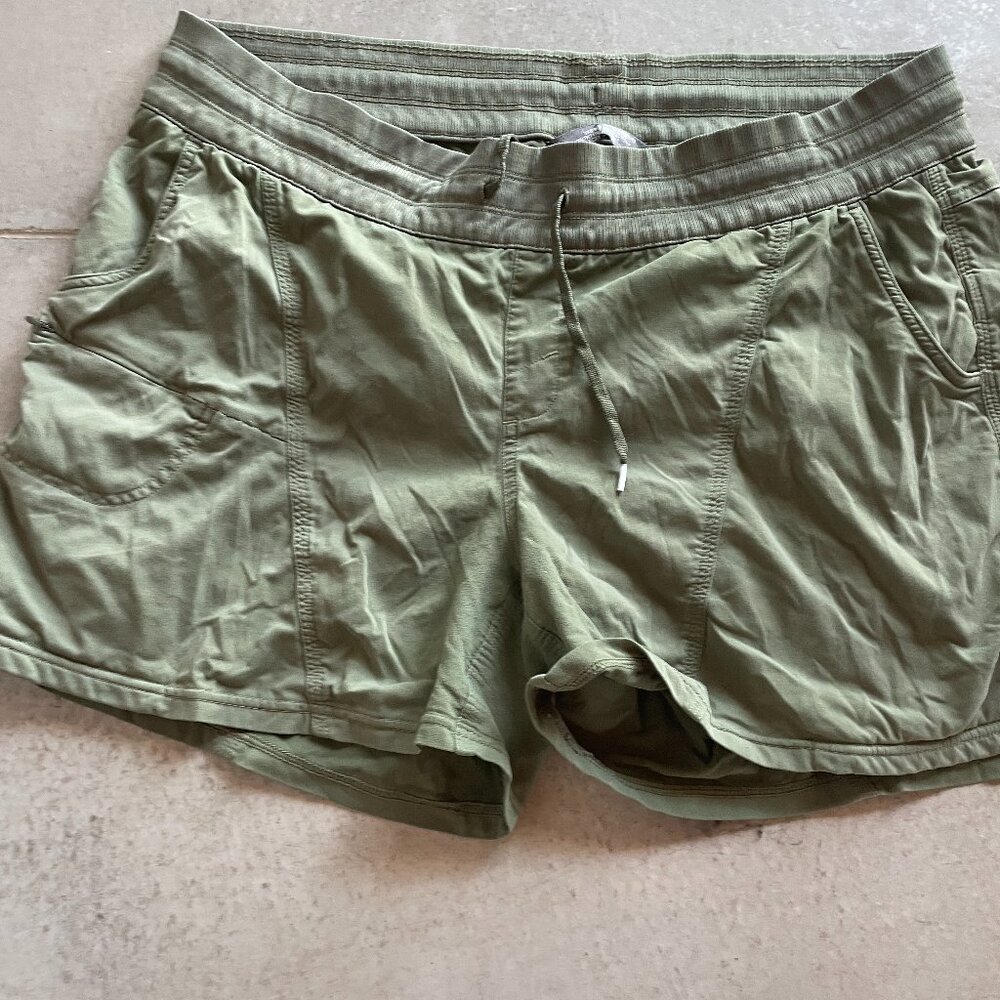 Distressed The North Face XXL green cargo shorts- Cute women's cargo short